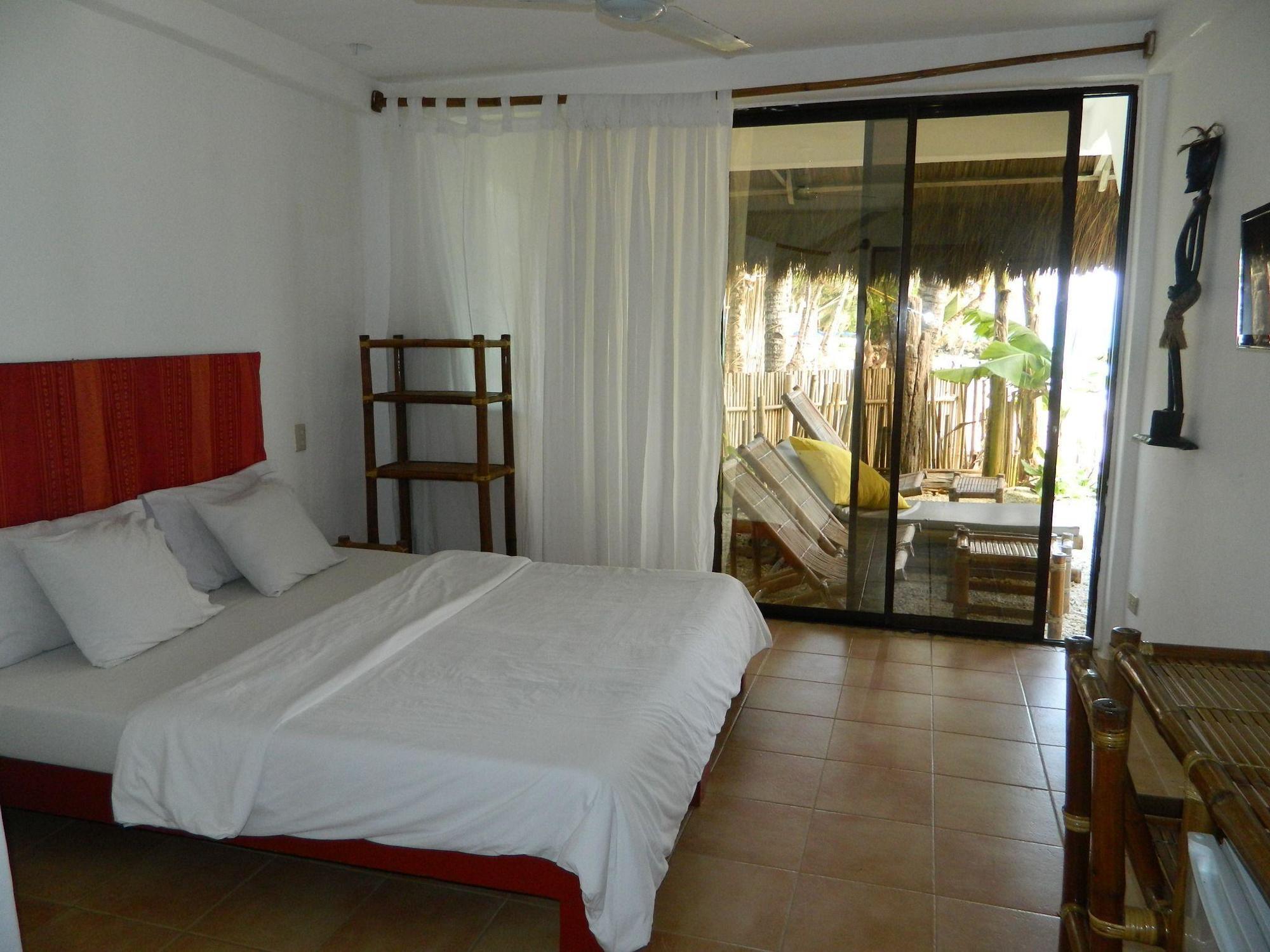 Artista Beach Villa Balabag  Екстер'єр фото