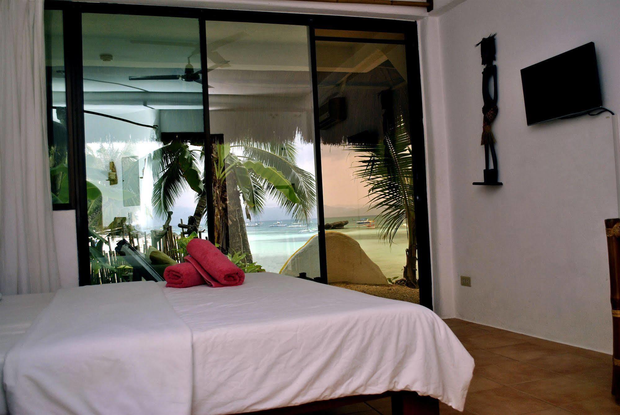 Artista Beach Villa Balabag  Екстер'єр фото