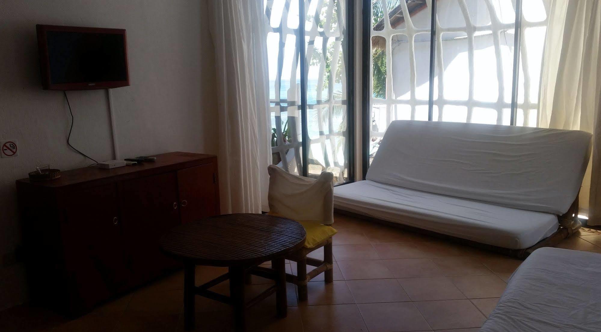 Artista Beach Villa Balabag  Екстер'єр фото