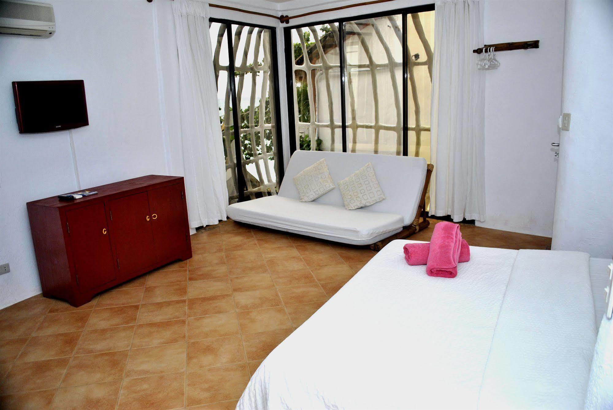Artista Beach Villa Balabag  Екстер'єр фото