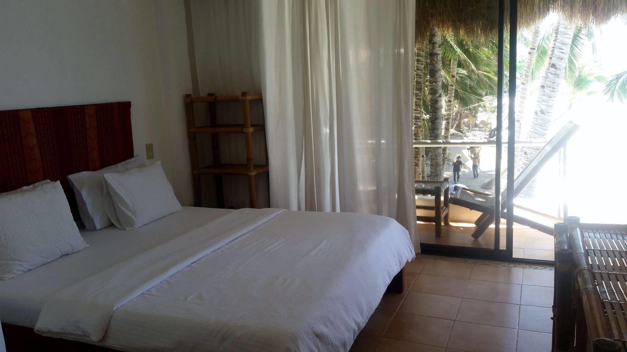 Artista Beach Villa Balabag  Екстер'єр фото