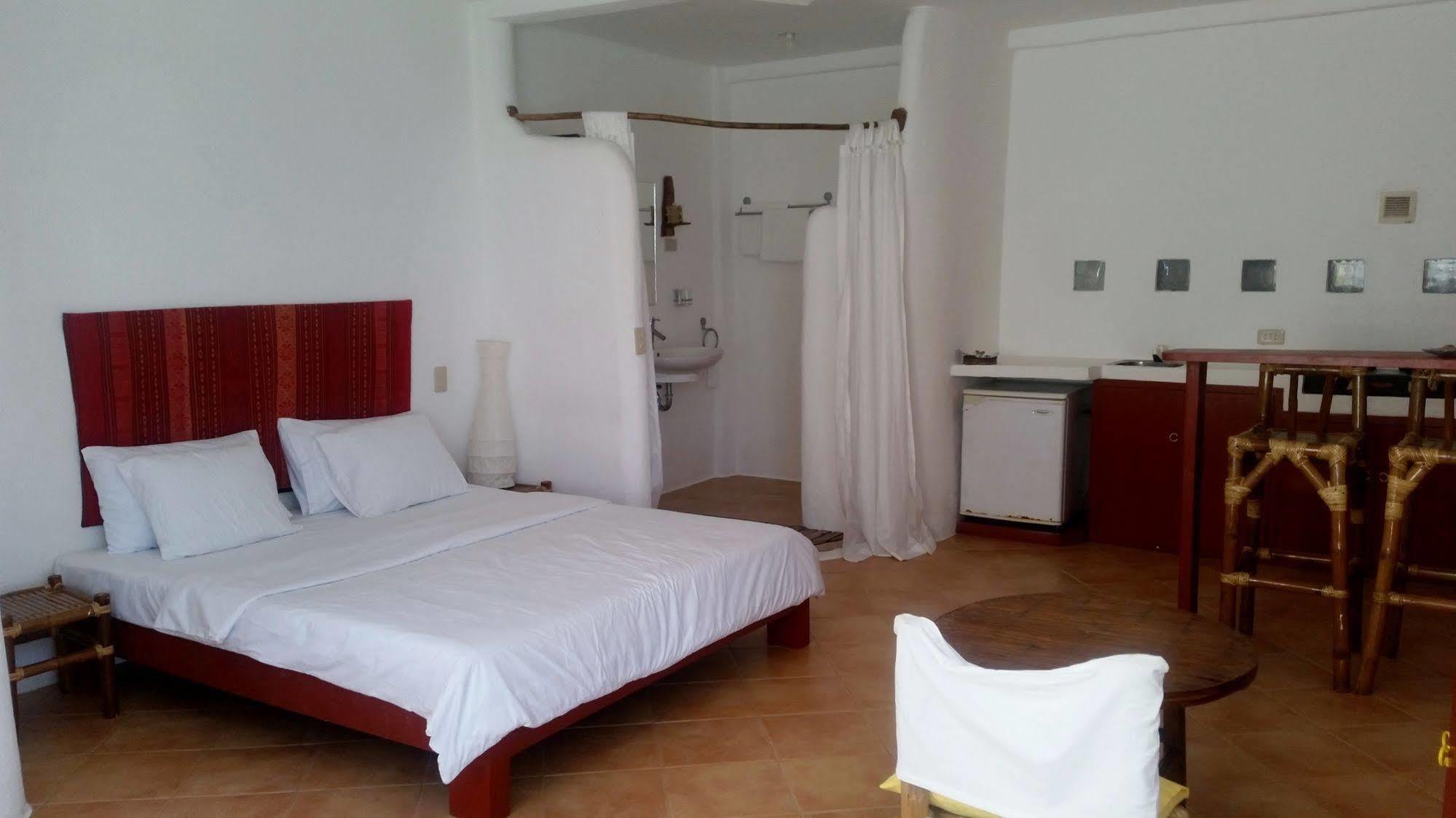 Artista Beach Villa Balabag  Екстер'єр фото