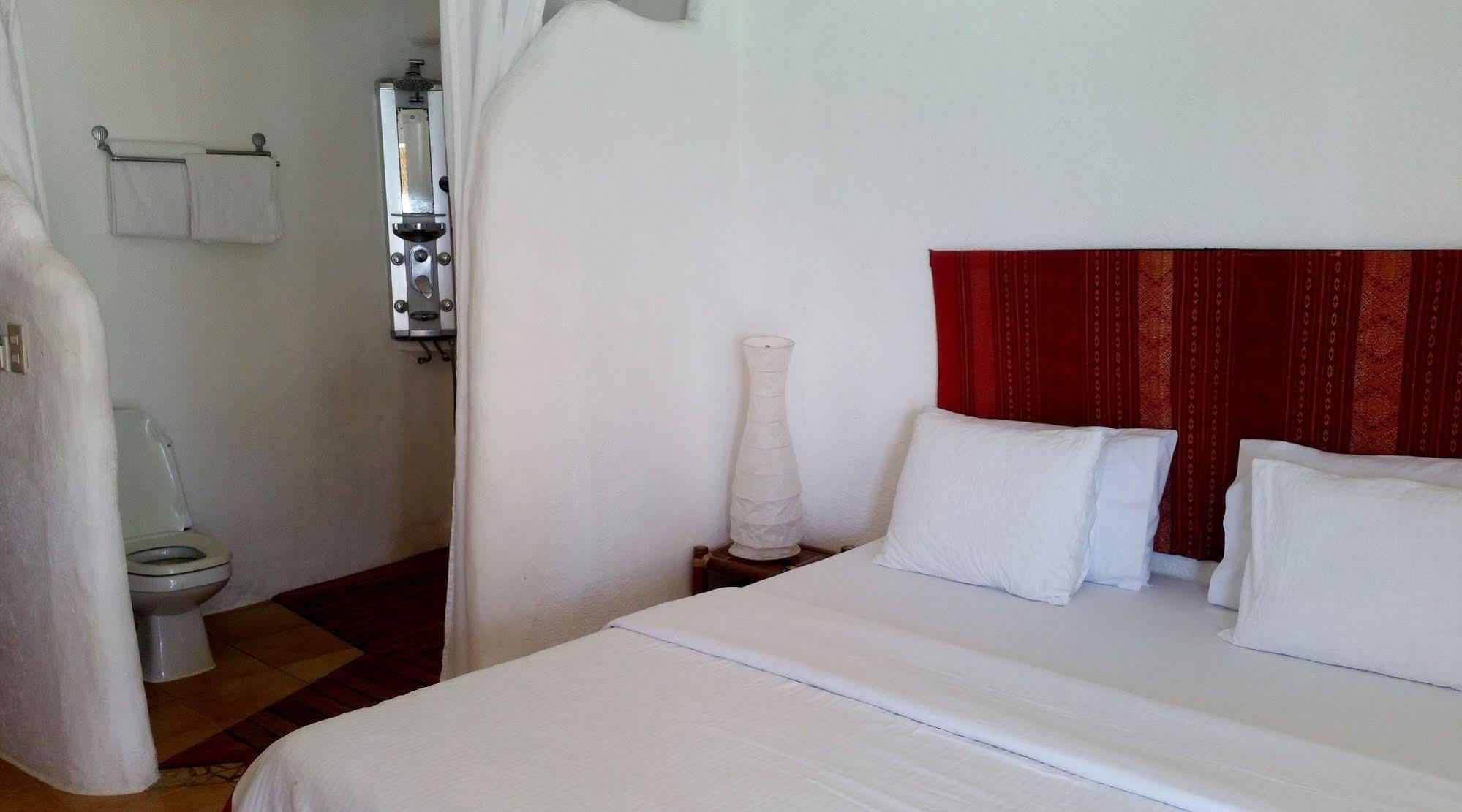 Artista Beach Villa Balabag  Екстер'єр фото