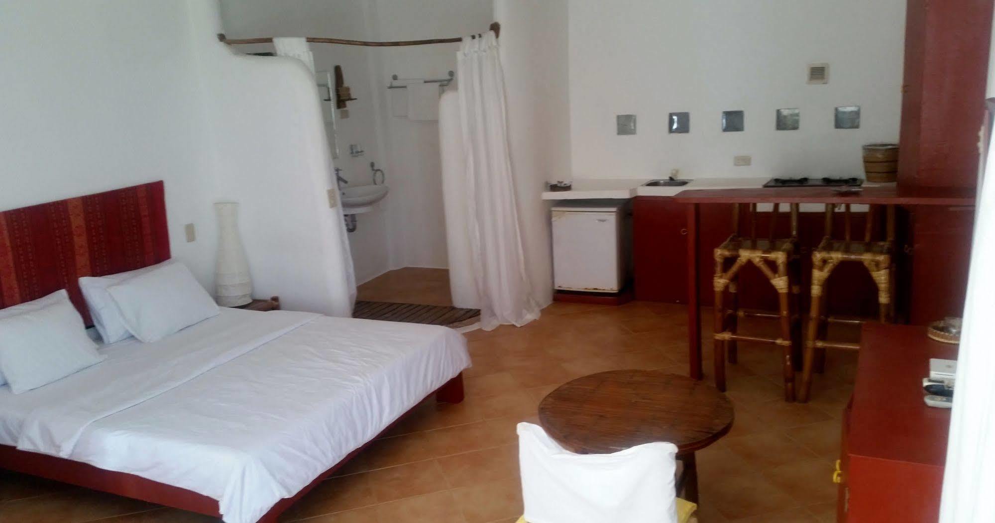 Artista Beach Villa Balabag  Екстер'єр фото
