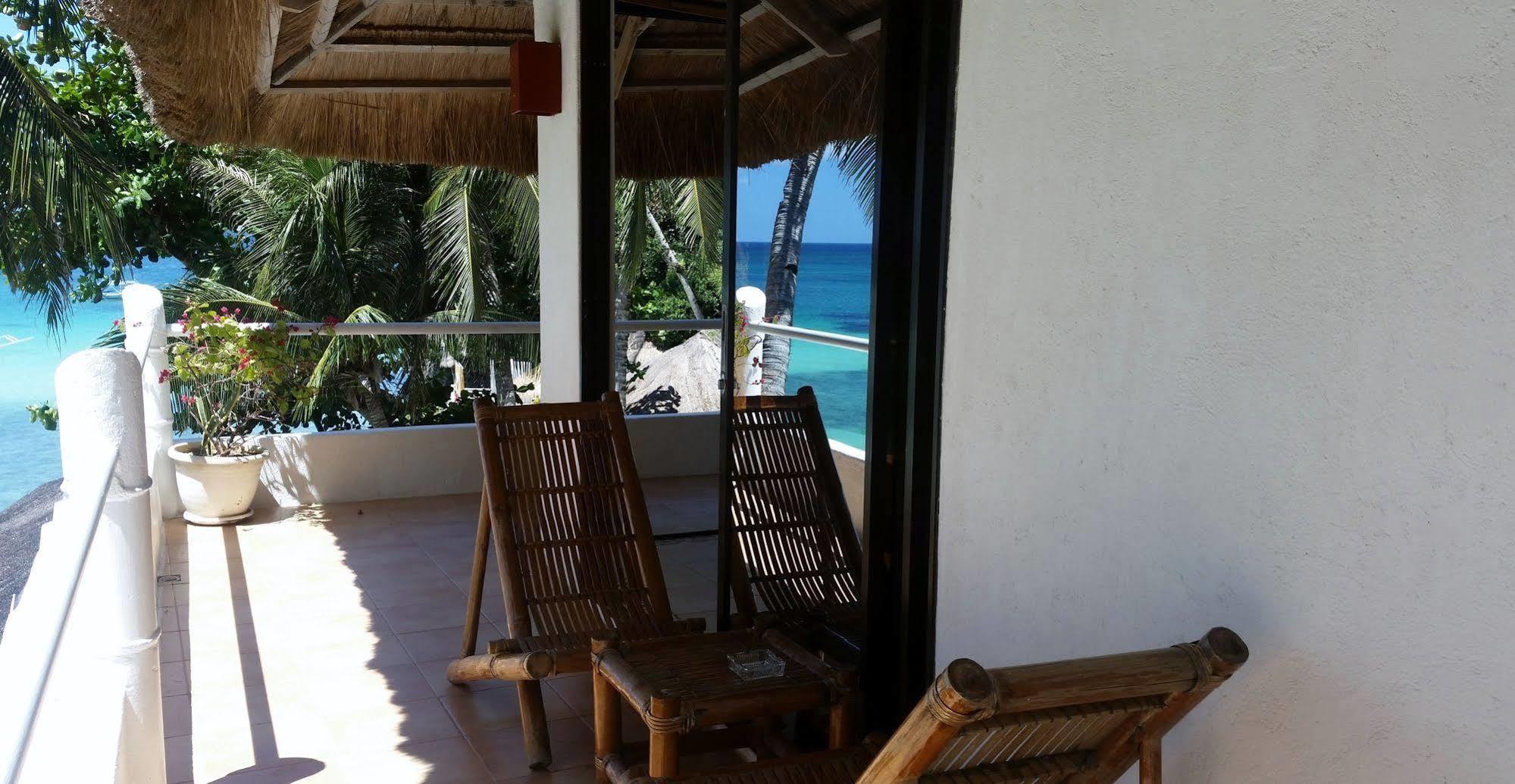 Artista Beach Villa Balabag  Екстер'єр фото