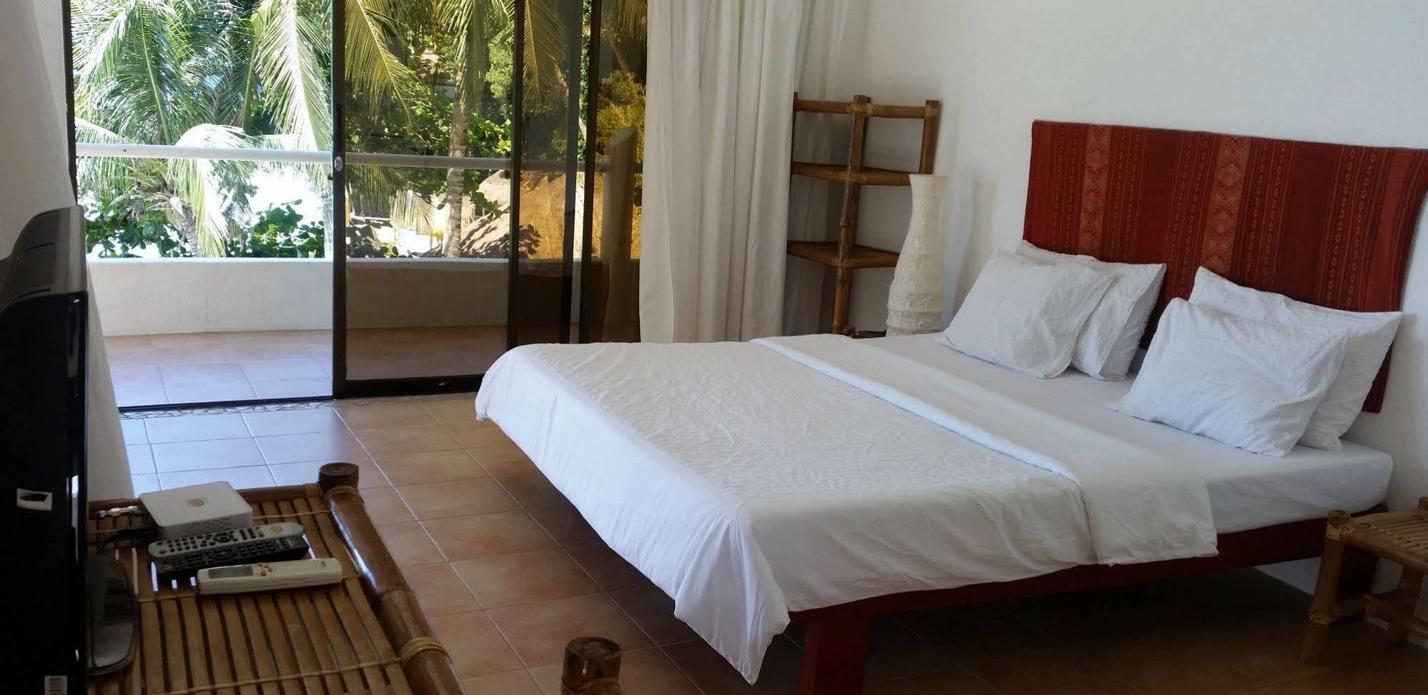 Artista Beach Villa Balabag  Екстер'єр фото